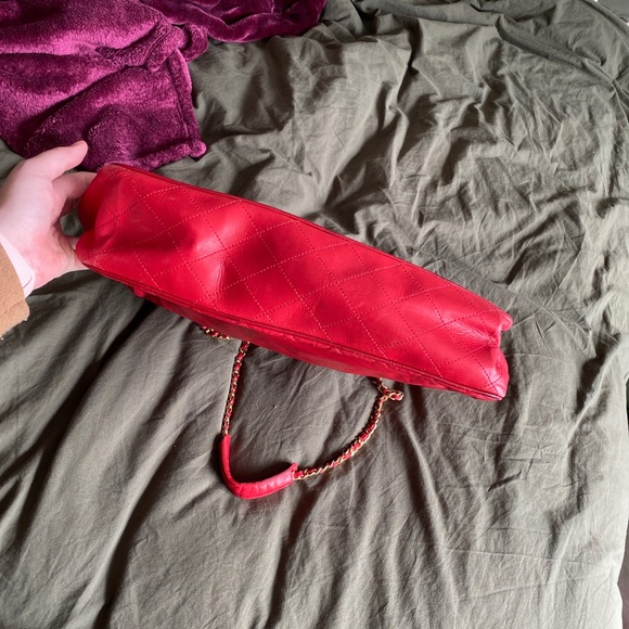Red Chanel Tote - Picture 4 of 6